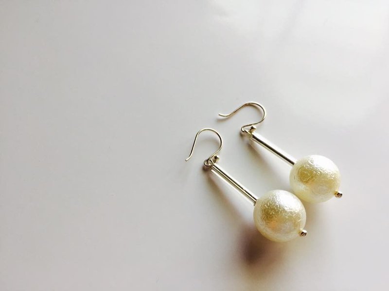 A Bead 925純銀軟棉棉花糖耳環 - 耳環/耳夾/耳骨夾 - 其他金屬 白色