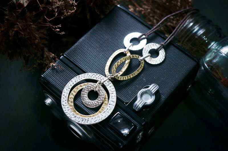 【老飾品/西洋老件】VINTAGE 美國AVON NWT鍛敲感幾何古著項鍊 - 項鍊 - 其他金屬 金色