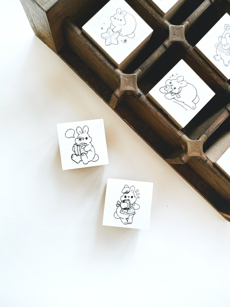 小兔印章－書店店員 / 閱讀小兔 - 印章/印台 - 木頭 綠色