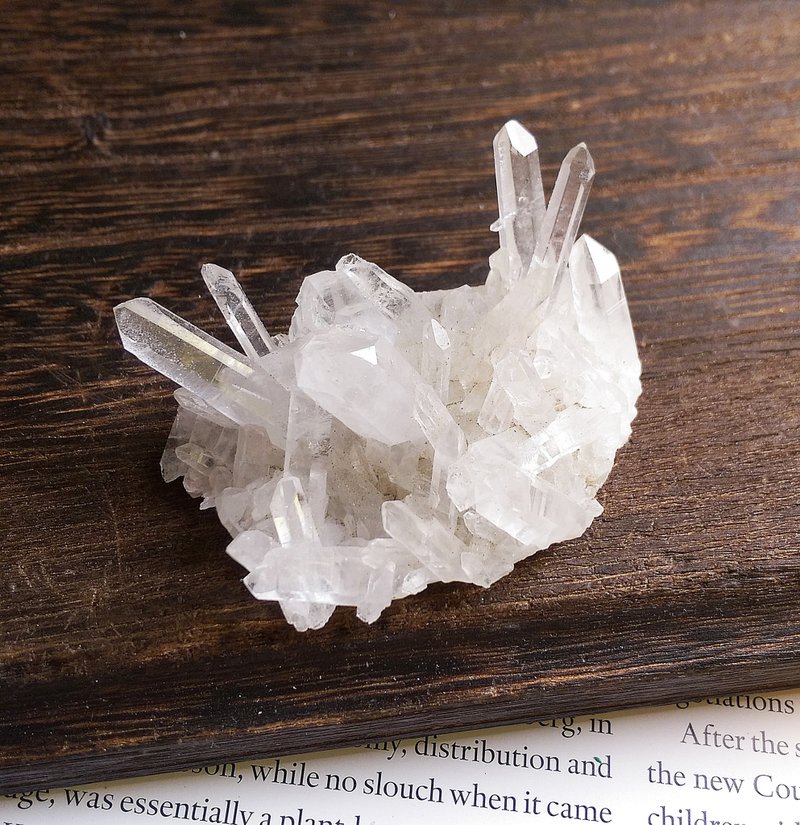 Crystal 四川產地 不規則晶簇 白水晶晶簇 天然礦石 原礦 - 擺飾/家飾品 - 其他材質 