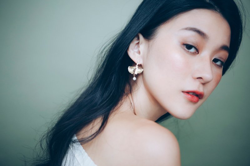 COR-DATE-Copper Ginkgo Leaf Earrings - Small Pearls - ต่างหู - วัสดุอื่นๆ 