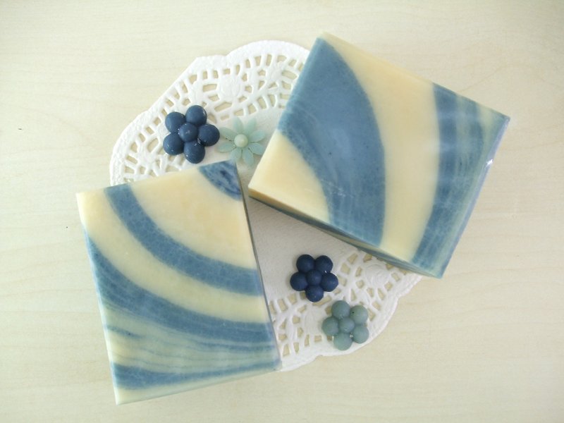 Avocado cocoa soap-more than one year old soap - Body Wash - Plants & Flowers 