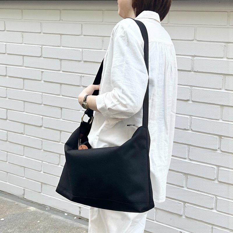 DRIFTER-M　ブラック　撥水加工コーデュラナイロンショルダーバッグ - 側背包/斜背包 - 尼龍 黑色