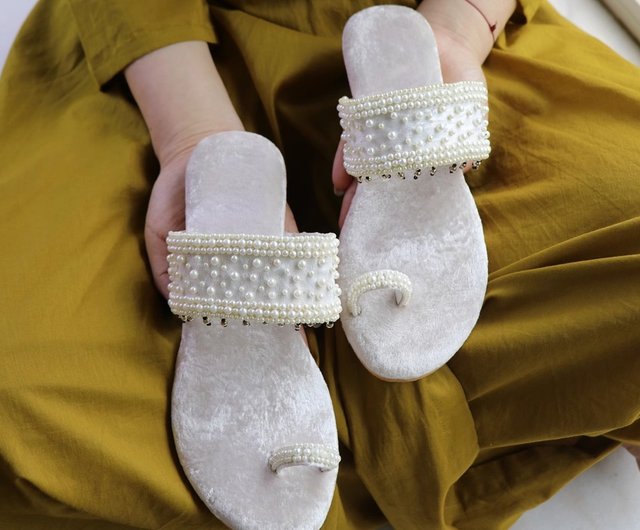 【希少品♡オススメ品】CHANEL ベルベット ビーチサンダル シャネルのビーチサンダル | グアムビジターズバイブル【グアム