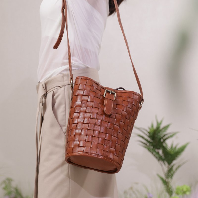 Hand-woven plaid-bucket bucket bag-brown - Drawstring Bags - Genuine Leather Brown