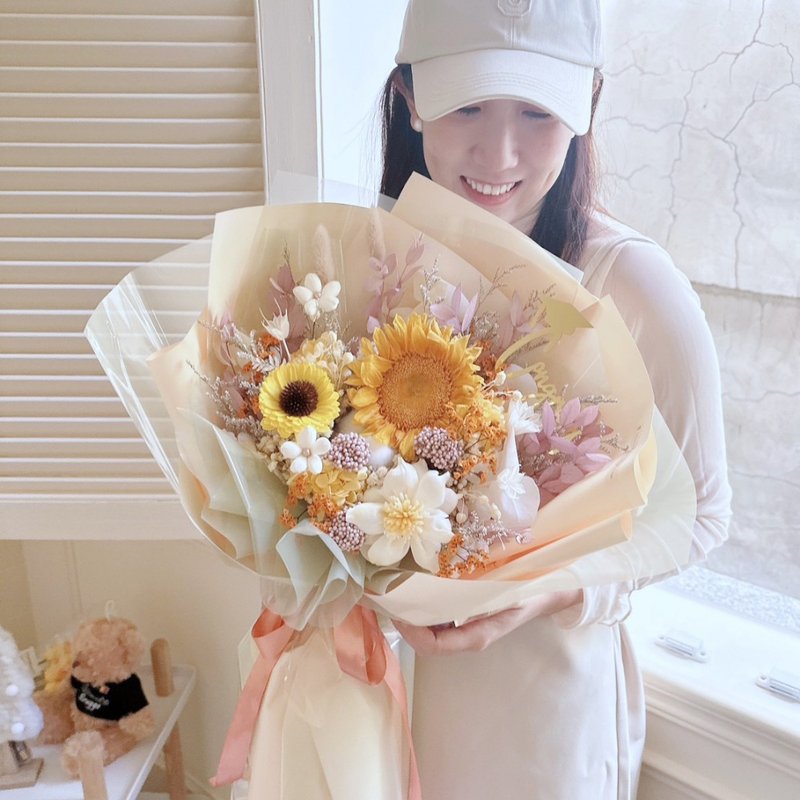 Sun-colored eternal sunflower large bouquet sunflower bouquet sunflower bouquet graduation bouquet - ช่อดอกไม้แห้ง - พืช/ดอกไม้ สีเหลือง