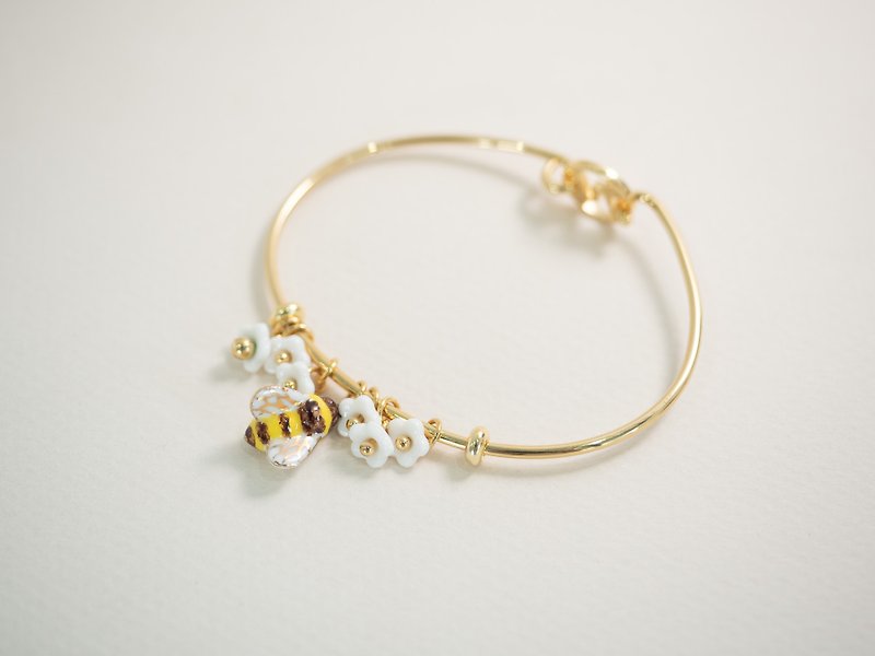 Bee + Mini Flower Porcelain Bracelet Set - 手鍊/手鐲 - 陶 金色