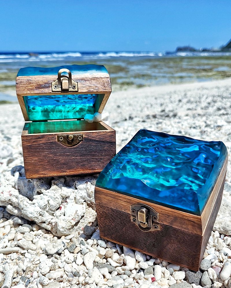 Green Island handmade/resin wave ocean log ring box jewelry box/storage box wooden storage box wooden box - ของวางตกแต่ง - เรซิน สีน้ำเงิน