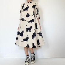 リバティファブリック 小さな猫柄 大人のナチュラル長袖ワンピース