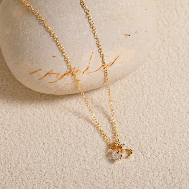 petit-initial necklace 【S】 ニッケルフリーネックレス 　小さなイニシャルをかたどったペンダントネックレス - 鎖骨鍊 - 其他金屬 金色
