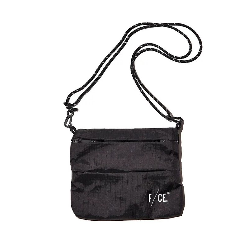 F/CE. x DYCTEAM - X-PAC Sacoche M Side Backpack (Medium-BLACK/Black) - กระเป๋าแมสเซนเจอร์ - วัสดุกันนำ้ สีดำ