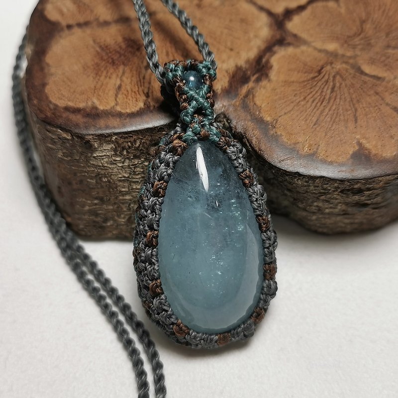Aquamarine- Wax thread weaving/totem frame design/adjustable length of necklace - Necklaces - Gemstone Blue