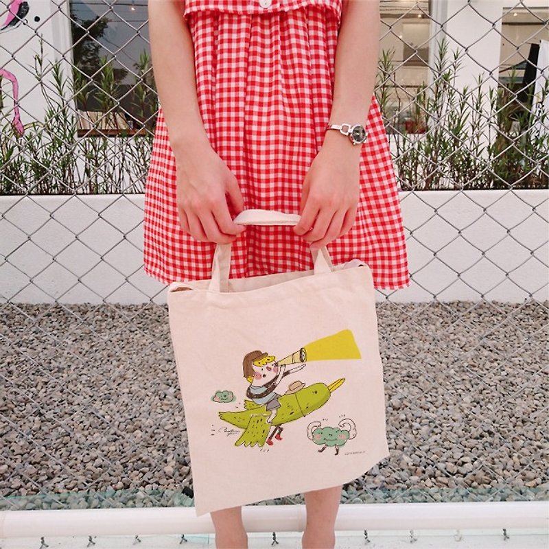 Illustrator BaNAna Ajiao looking for her own piece of sky straight canvas bag - กระเป๋าคลัทช์ - ผ้าฝ้าย/ผ้าลินิน สีกากี