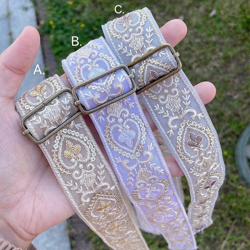 心心相印 刺繡手機背帶 可調節背帶 好煩小姐 - 手機配件 - 其他人造纖維 白色