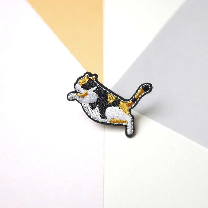 Calico Cat Kitten Embroidery Pin brooch - Brooches - Thread 