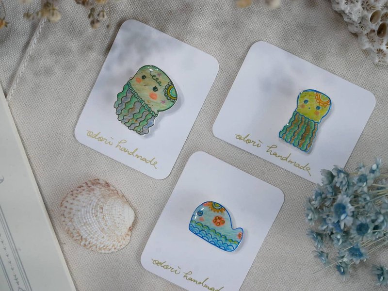 Marine life series. Pure hand-painted illustration crystal resin pin - เข็มกลัด - เรซิน 