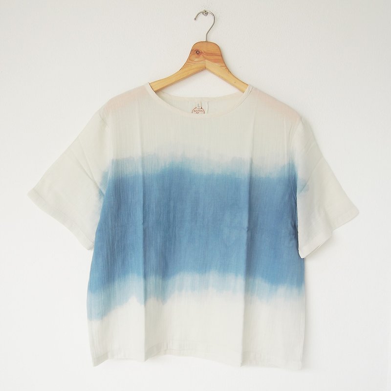 Indigo dip dye short-sleeve shirt / middle - เสื้อผู้หญิง - ผ้าฝ้าย/ผ้าลินิน สีน้ำเงิน