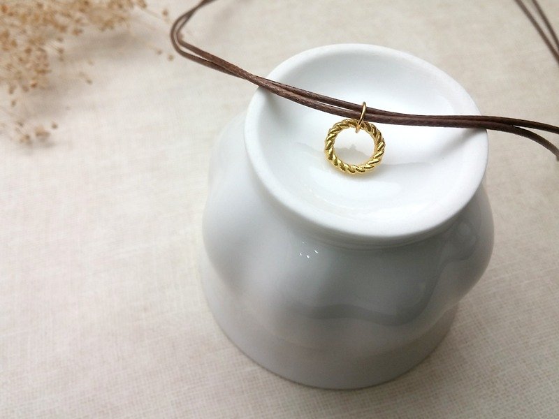 Wax Line Necklace Twisted Circle Plain Simple Wax Line Thin Line Circle Round - Collar Necklaces - Other Materials Brown