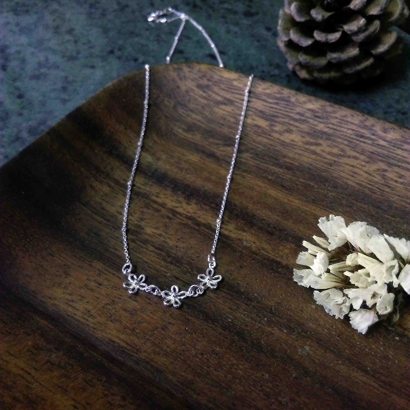 Spring flowers X necklace / Silver / Màn workers - Necklaces - Other Metals Brown