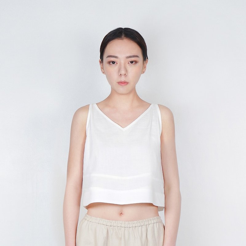 Black and White Cut SS V-Neck Thin Shoulder Short Vest Beige - Women's Vests - Cotton & Hemp White