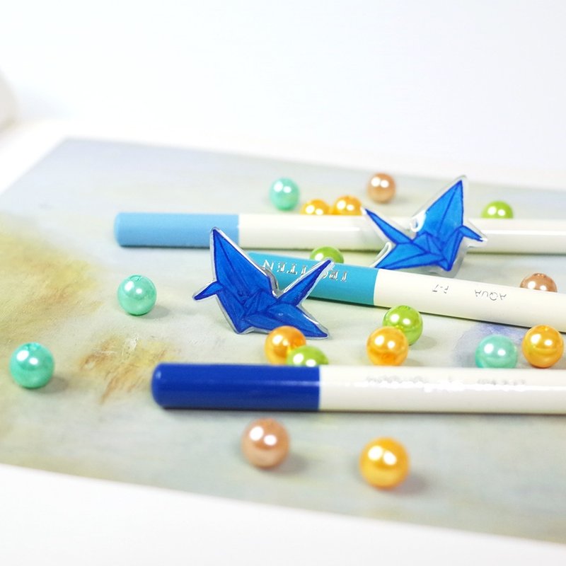 插畫風手繪紙鶴別針 胸針 - 胸針 - 防水材質 藍色