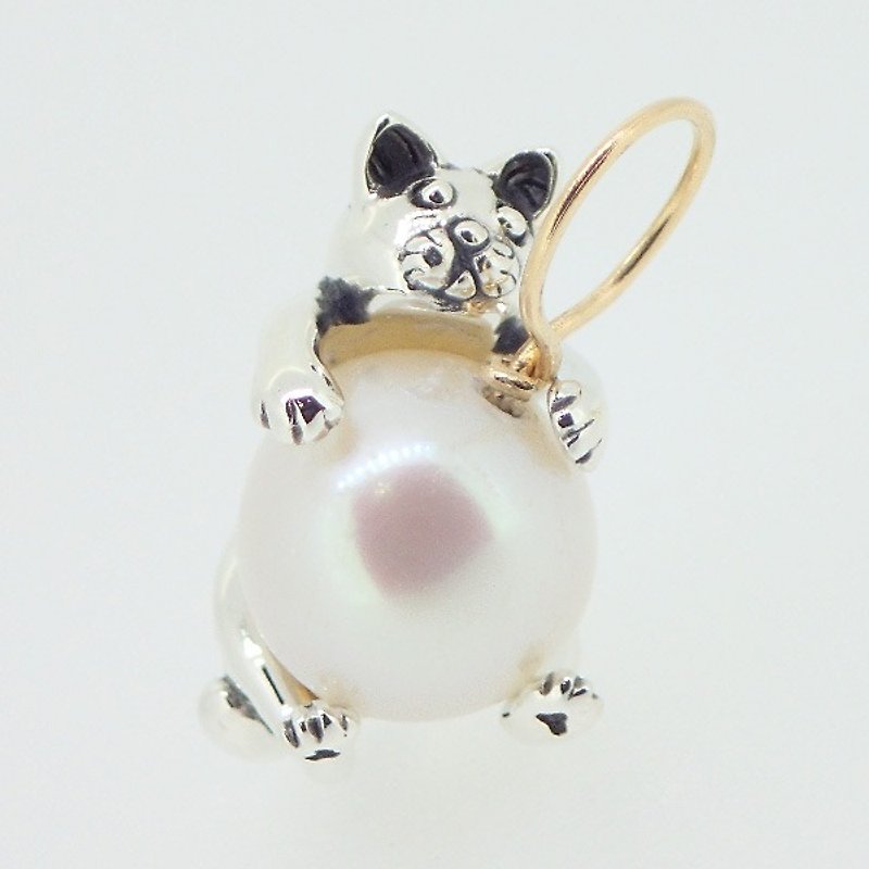 Kitten embraces white pearl pendant top - สร้อยคอ - โลหะ สีเงิน