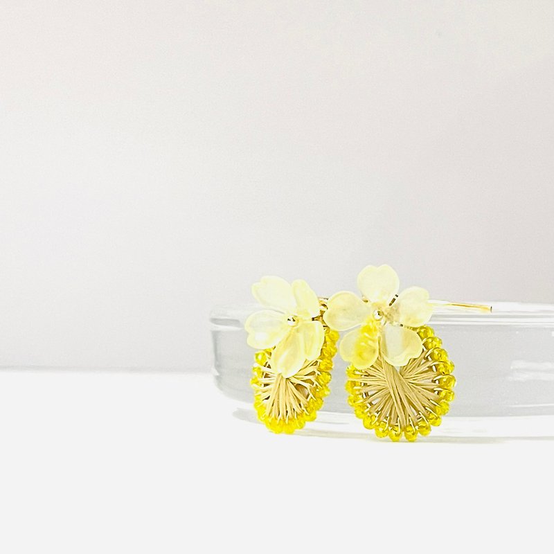 小巧輕便的維生素色黃色耳環 - 耳環/耳夾 - 繡線 黃色