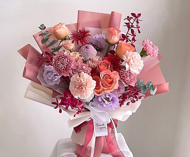 【Flowers】Elegant and festive flower bouquet of red orange pink carnation  roses