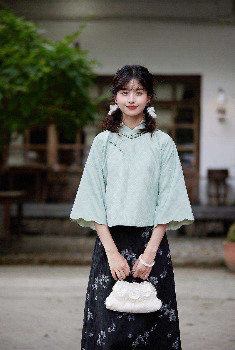 The eldest lady of the Republic of China, light green dark pattern jacquard Chinese style inverted large sleeve top, new Chinese style Republic of China style Hanfu - Qipao - Polyester Green