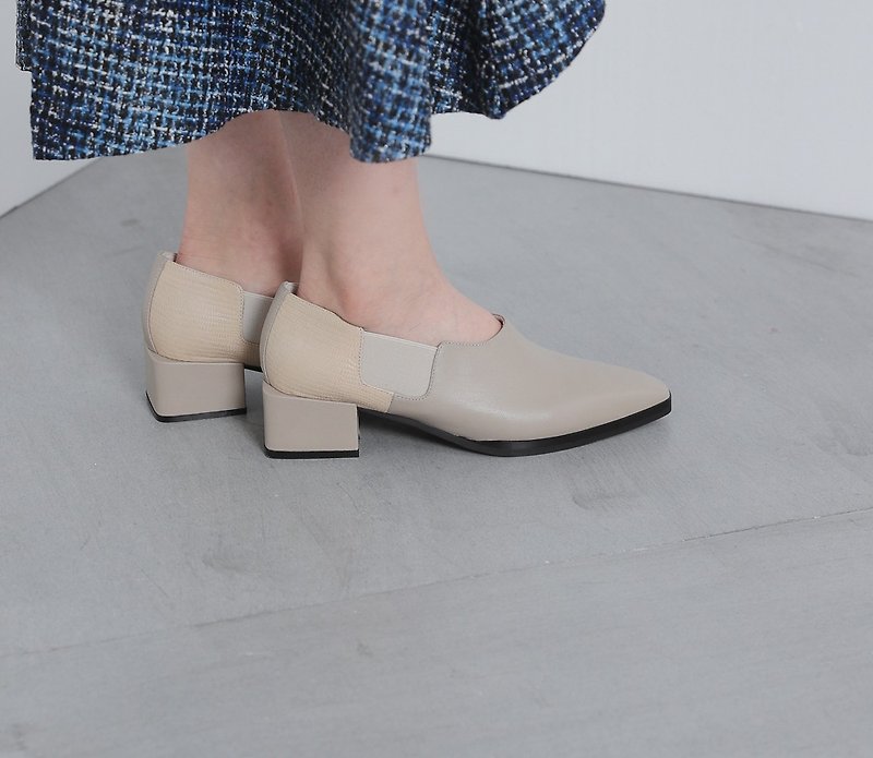 Minimalist side bandage box chunky heel apricot - รองเท้าหนังผู้หญิง - หนังแท้ สีกากี