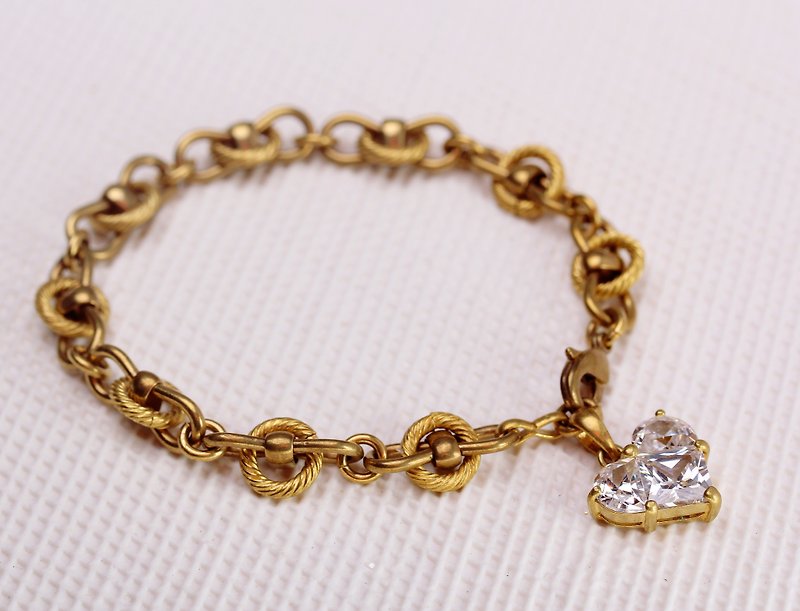 Handmade Designed Bracelet Brass Chain With Gemstone  Heart Pendant - สร้อยข้อมือ - เครื่องเพชรพลอย สีดำ