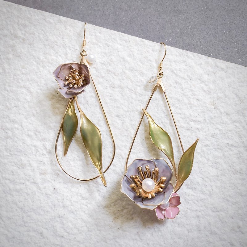 Eleanor - Hand wired Floral Earrings Pearls Crystals - ต่างหู - วัสดุอื่นๆ 