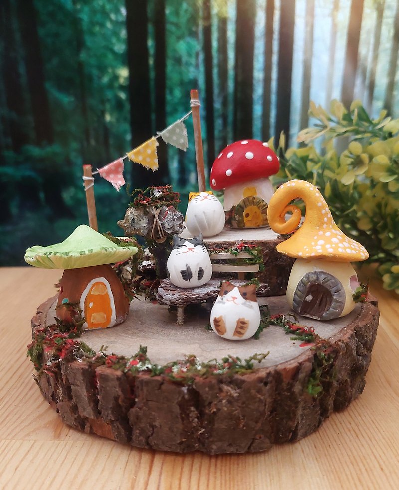 Cat’s Mushroom House-Group F - Items for Display - Other Materials Multicolor