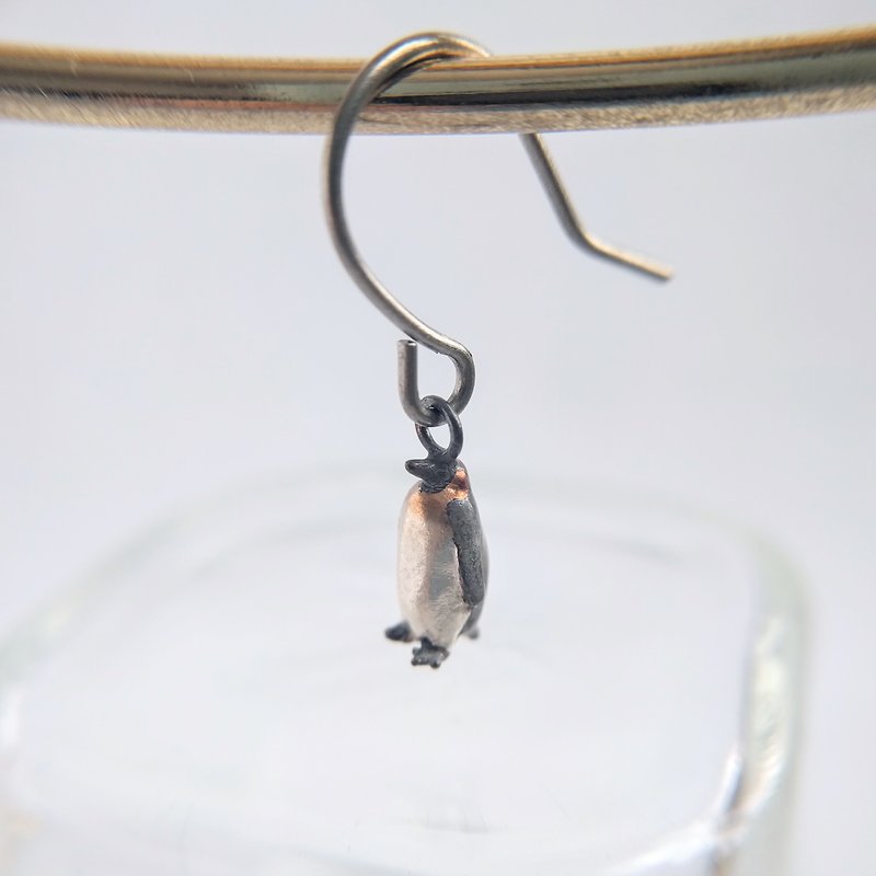 [Titanium Hook Earrings] Emperor Penguin Silver925 - Earrings & Clip-ons - Sterling Silver White