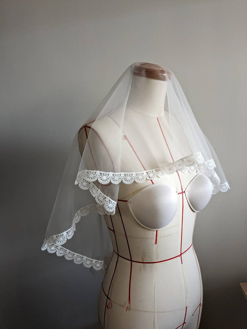 Beautiful lace veil custom-made!!!! Suitable for registration of marriage, wedding occasions, wedding travel photography - ชุดราตรี - วัสดุอื่นๆ ขาว