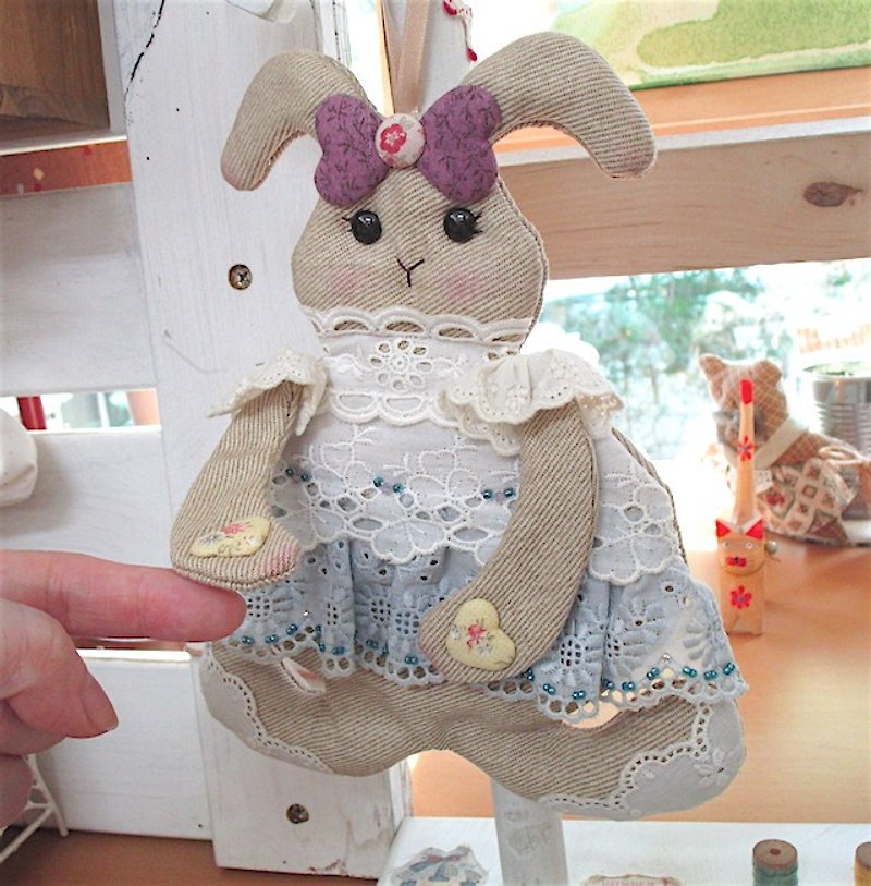 Lace rabbit shape pouch - กระเป๋าใส่เหรียญ - ผ้าฝ้าย/ผ้าลินิน สีกากี