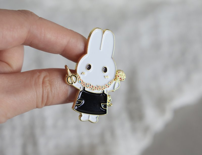 Rabbit Brooches (body) - เข็มกลัด - โลหะ ขาว