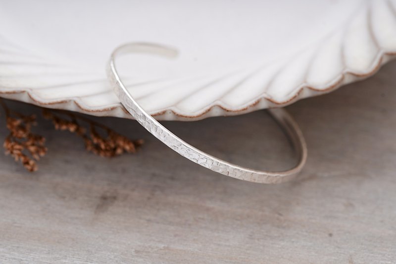 ni.kou sterling silver / Bronze irregular texture cuff bracelet - สร้อยข้อมือ - โลหะ 