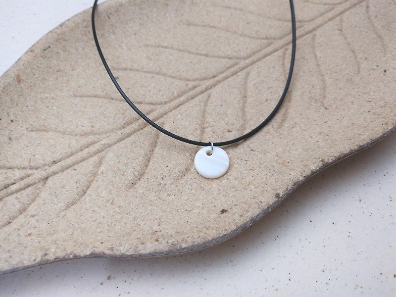 Wax thread necklace 1cm shell disc Wax rope thin thread - Collar Necklaces - Other Materials White