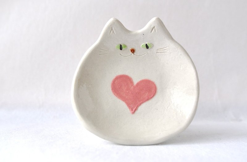 Small plate of a cat that designed pink-heart - จานเล็ก - ดินเผา สึชมพู