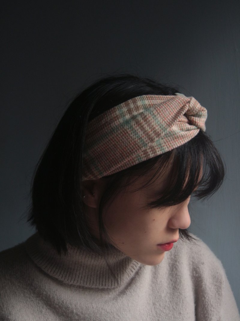 Autumn and winter plaid warm wool handmade cross headband - ที่คาดผม - เส้นใยสังเคราะห์ หลากหลายสี