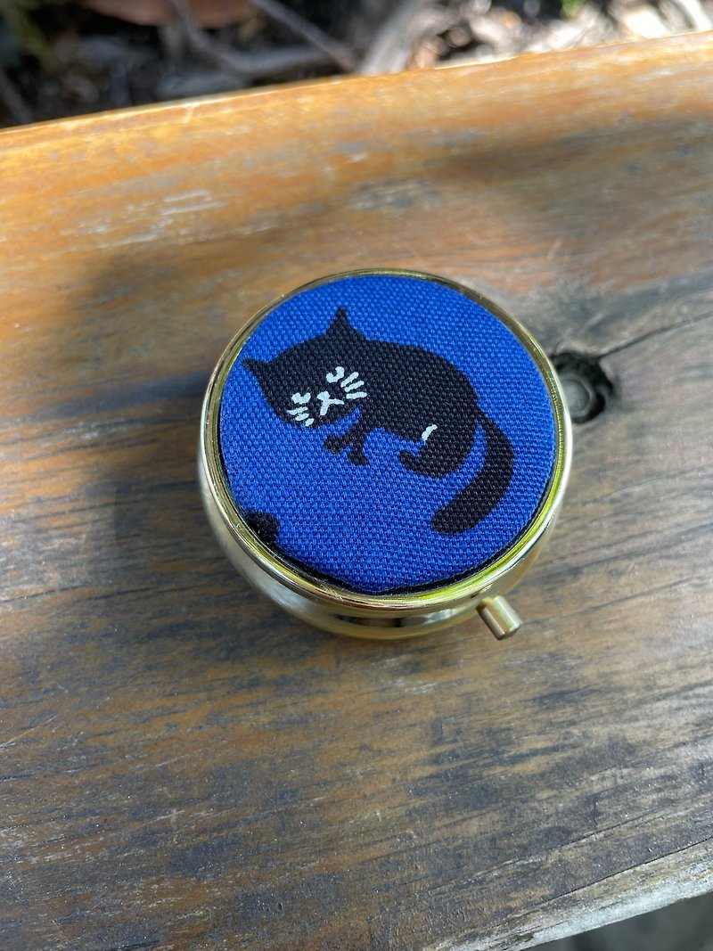 藍底黑貓迷你附鏡圓小物飾品收納盒 - 收納箱/收納用品 - 其他金屬 藍色