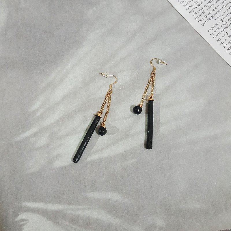 Black swaying dangle handmade earrings / ear hook / earrings (changeable clip earrings) - ต่างหู - โลหะ สีดำ