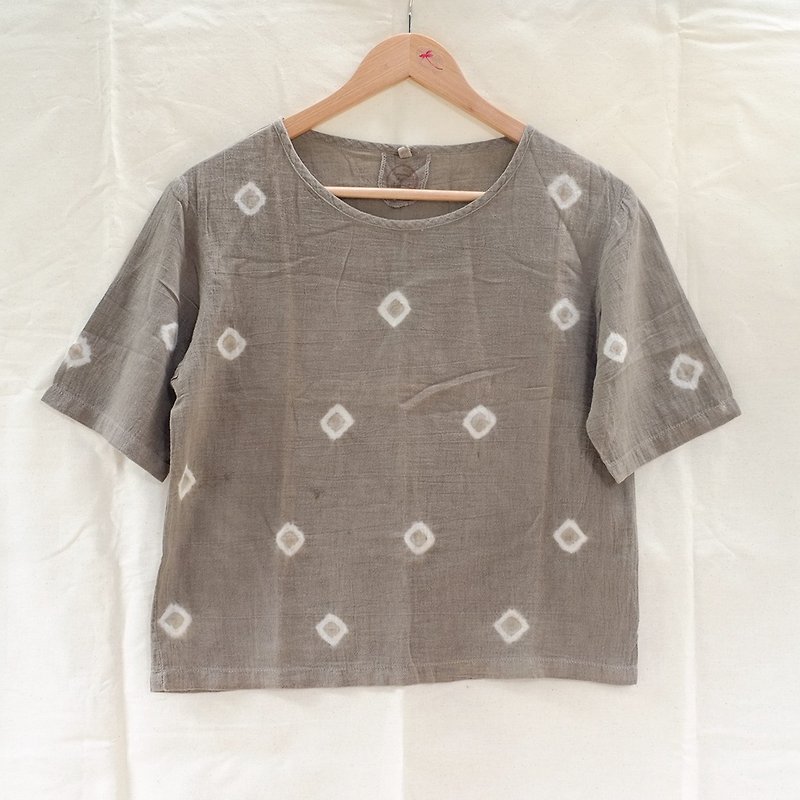 linnil: Grey dots indigo shirt / ebony fruit dye - เสื้อผู้หญิง - ผ้าฝ้าย/ผ้าลินิน สีเทา
