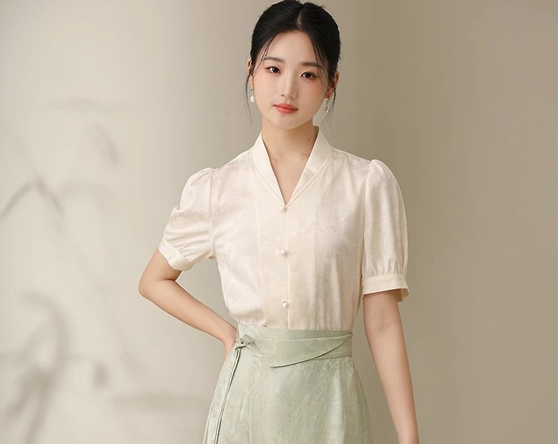 New Chinese retro Chinese style summer temperament commuting V-neck satin acetate shirt - เสื้อผู้หญิง - ผ้าฝ้าย/ผ้าลินิน ขาว