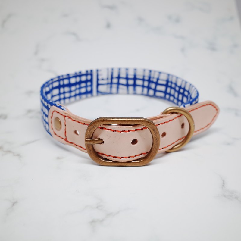 Dog Collar No. L Nordic Hand Painted Blue And White Plaid With Bell - ปลอกคอ - ผ้าฝ้าย/ผ้าลินิน 