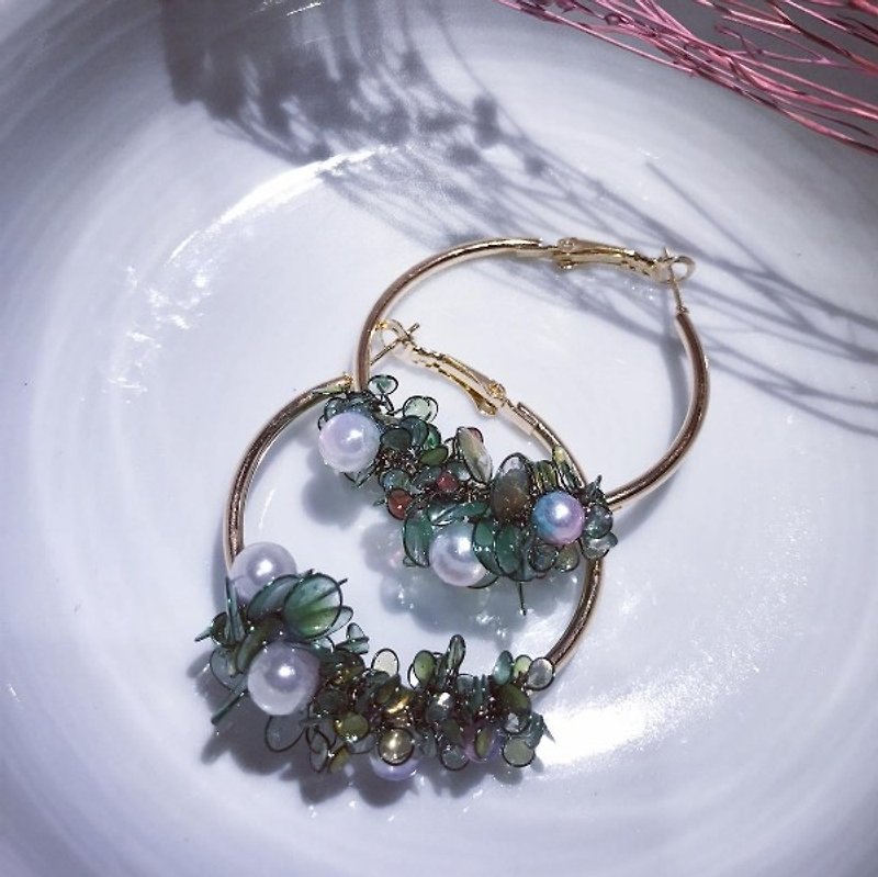 Angel flower baskets [green flower pearl] - Earrings & Clip-ons - Paper Green