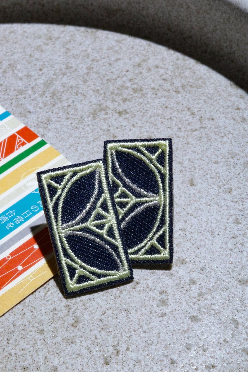 刺繍アクセサリー 鉄窓花【紺】 - 耳環/耳夾/耳骨夾 - 繡線 黑色