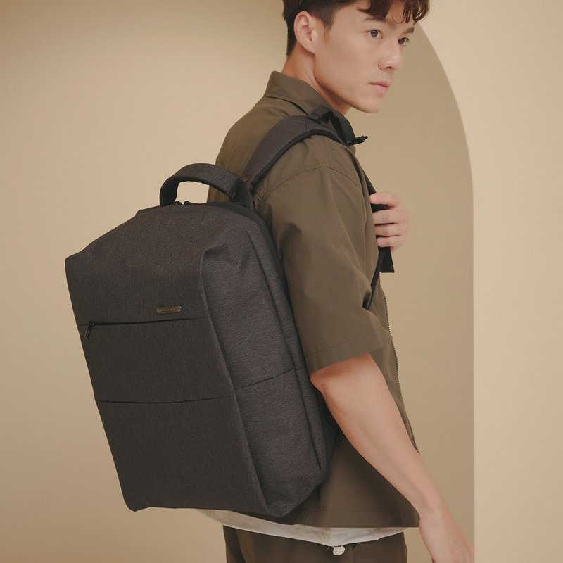 【Kinloch Anderson】Force極簡造型大容量多隔層後背包-黑色 - 後背包/背包/書包 - 聚酯纖維 黑色