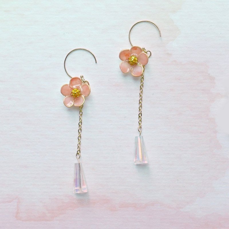 Aramore pale pink flower hanging long crystal earrings ﹝ single production ﹞ - ต่างหู - วัสดุอื่นๆ สึชมพู